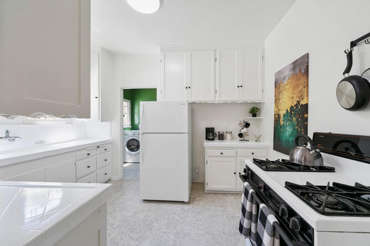 Beverly Hills Stylish & Central 1 Bedroom Apt + Parking Лос-Анджелес Экстерьер фото