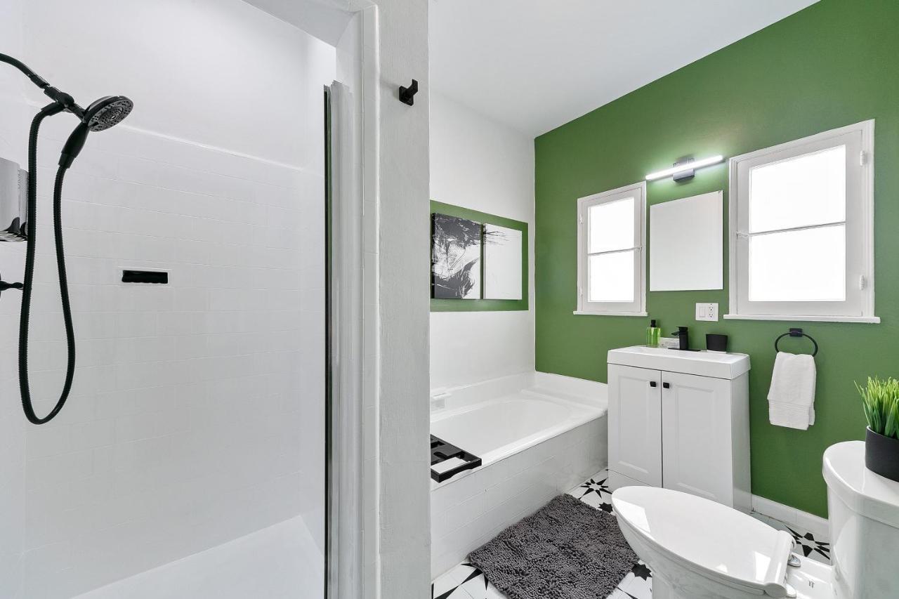 Beverly Hills Stylish & Central 1 Bedroom Apt + Parking Лос-Анджелес Экстерьер фото