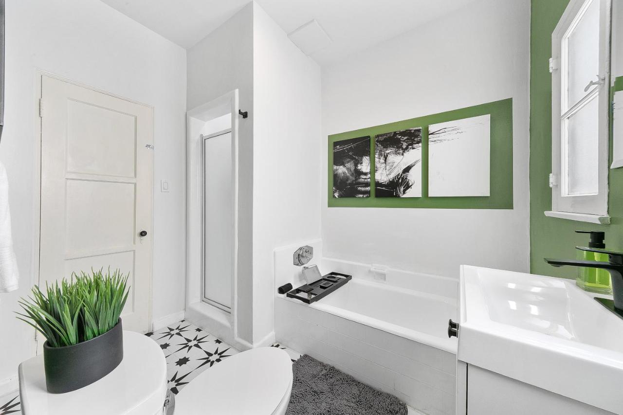 Beverly Hills Stylish & Central 1 Bedroom Apt + Parking Лос-Анджелес Экстерьер фото