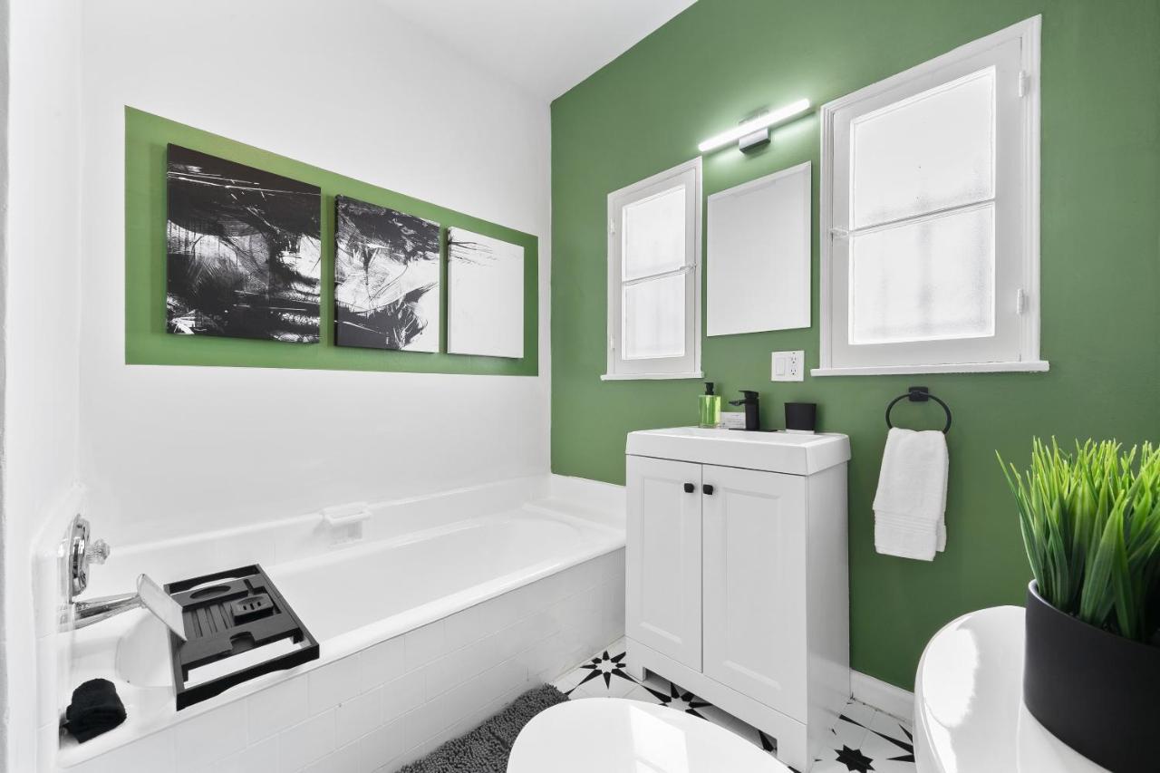 Beverly Hills Stylish & Central 1 Bedroom Apt + Parking Лос-Анджелес Экстерьер фото