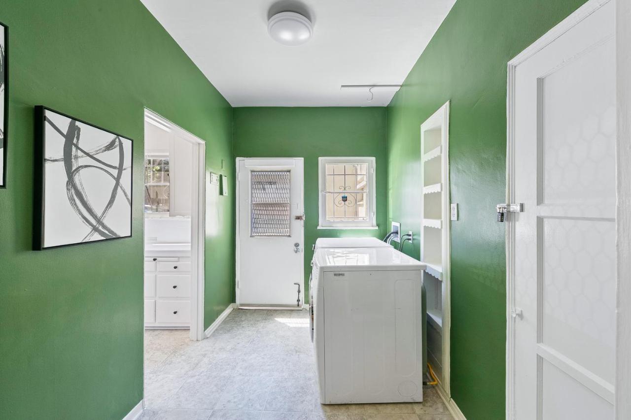 Beverly Hills Stylish & Central 1 Bedroom Apt + Parking Лос-Анджелес Экстерьер фото